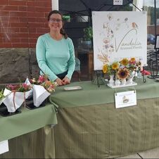 Picture of Vandalia Florals selling at farmers market