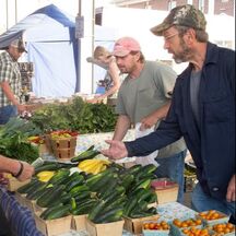 Picture of Stemple Brothers Farm selling at farmers market